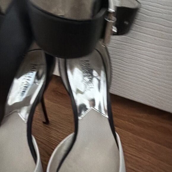 Michael Kors Chic Black and White Women’s Heels - Picture 6 of 7